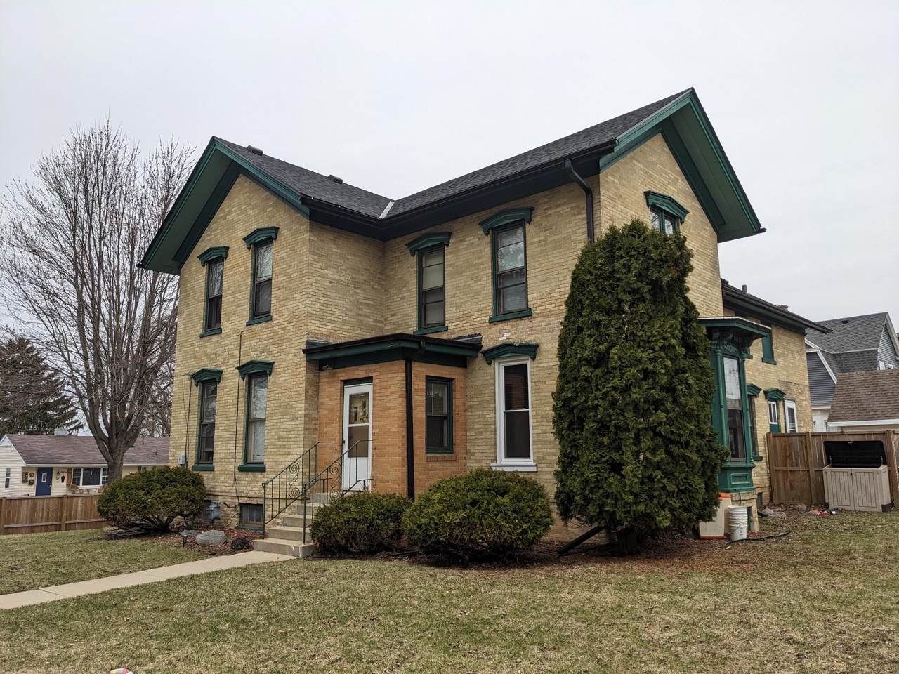 504 Clyman St - Photo 1