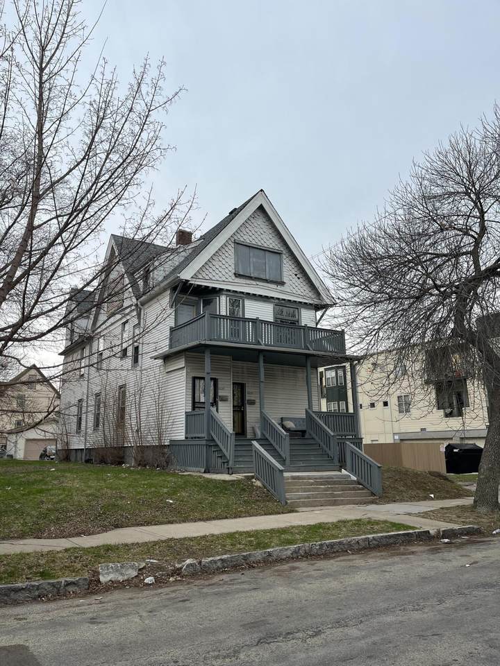 2237 33rd St - Photo 1