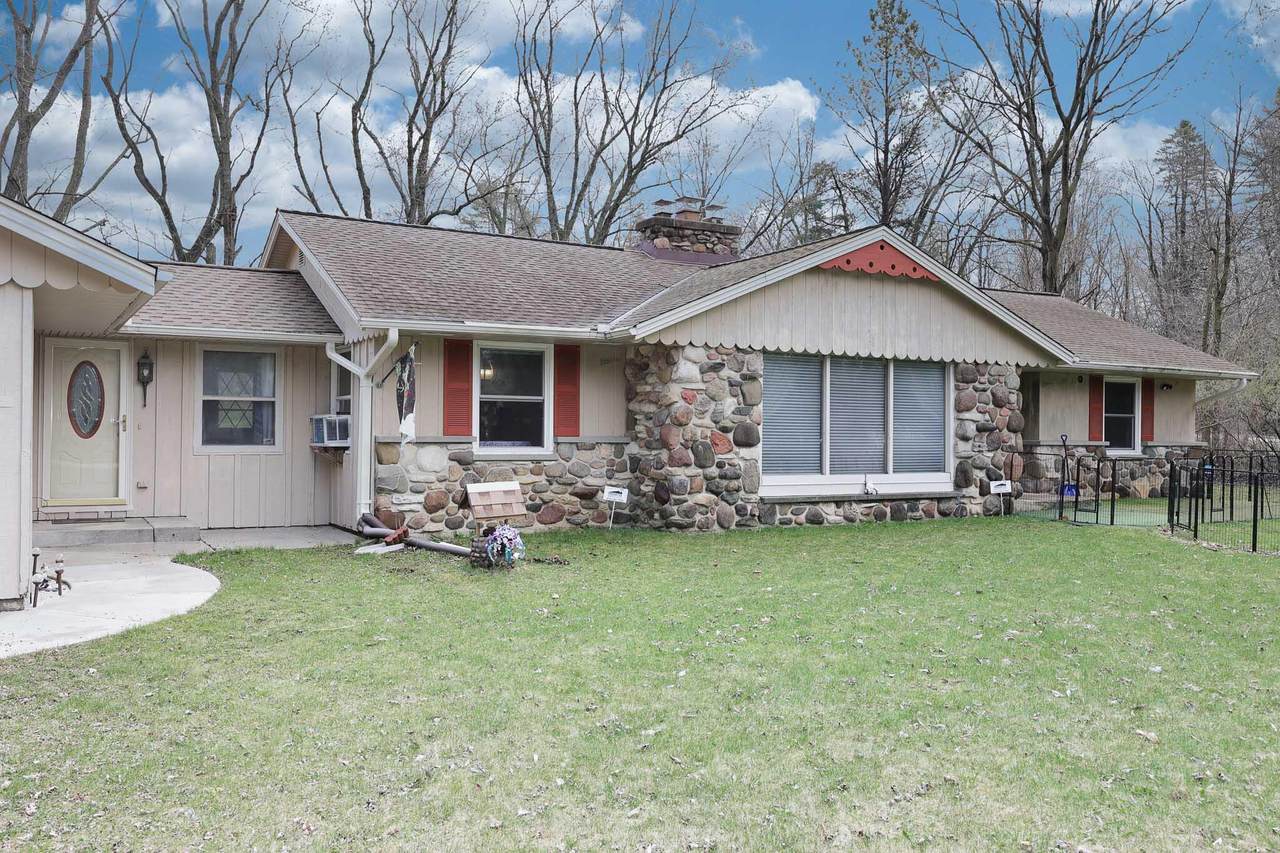 W243S7770 Evergreen Dr - Photo 1