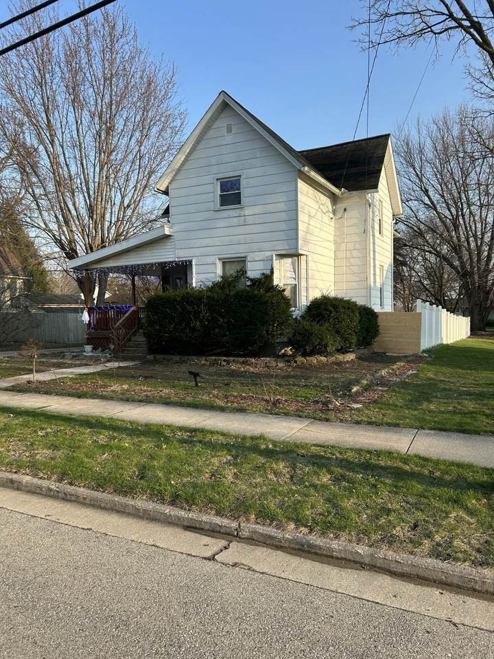 939 Main St - Photo 1