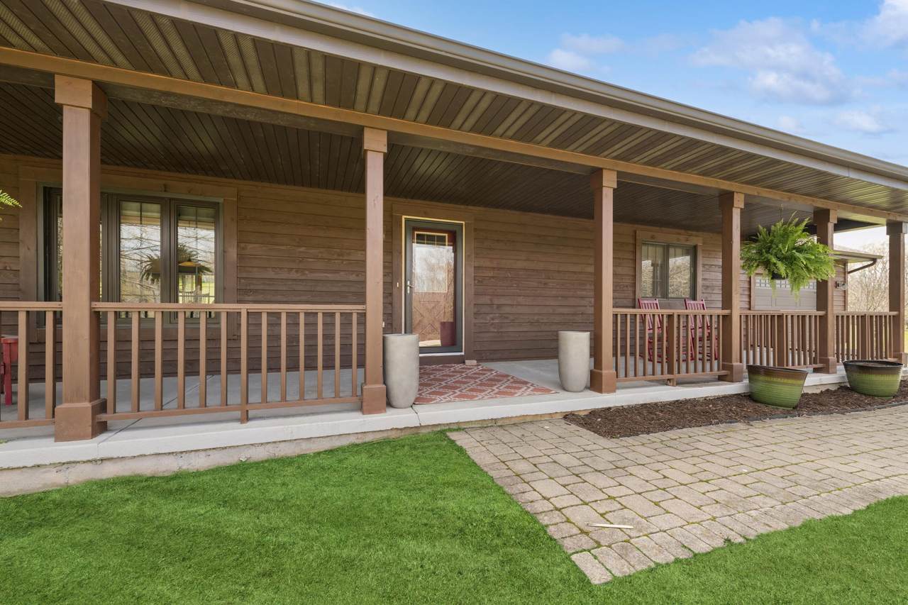1367 Edgewood Dr - Photo 1