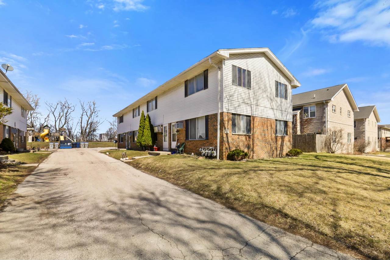 906 Montana St - Photo 1