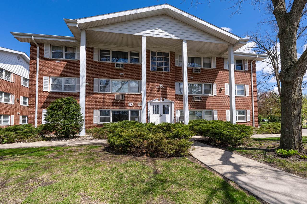 205 Country Club Dr - Photo 1