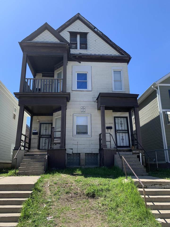 2209 29th St - Photo 1
