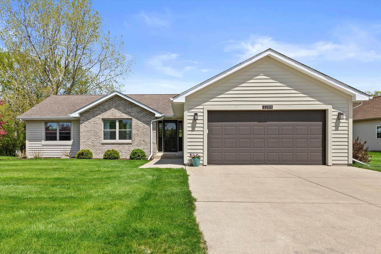 1208 Eastbrook Dr - Photo 1