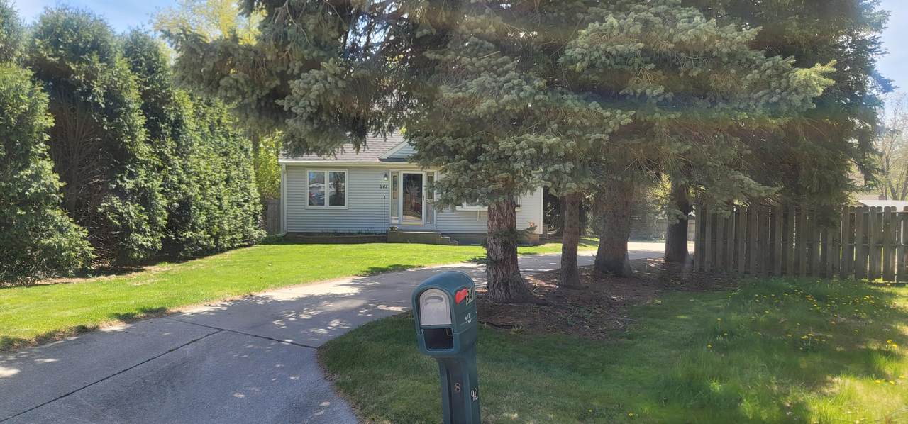 941 Plainfield Ave - Photo 1