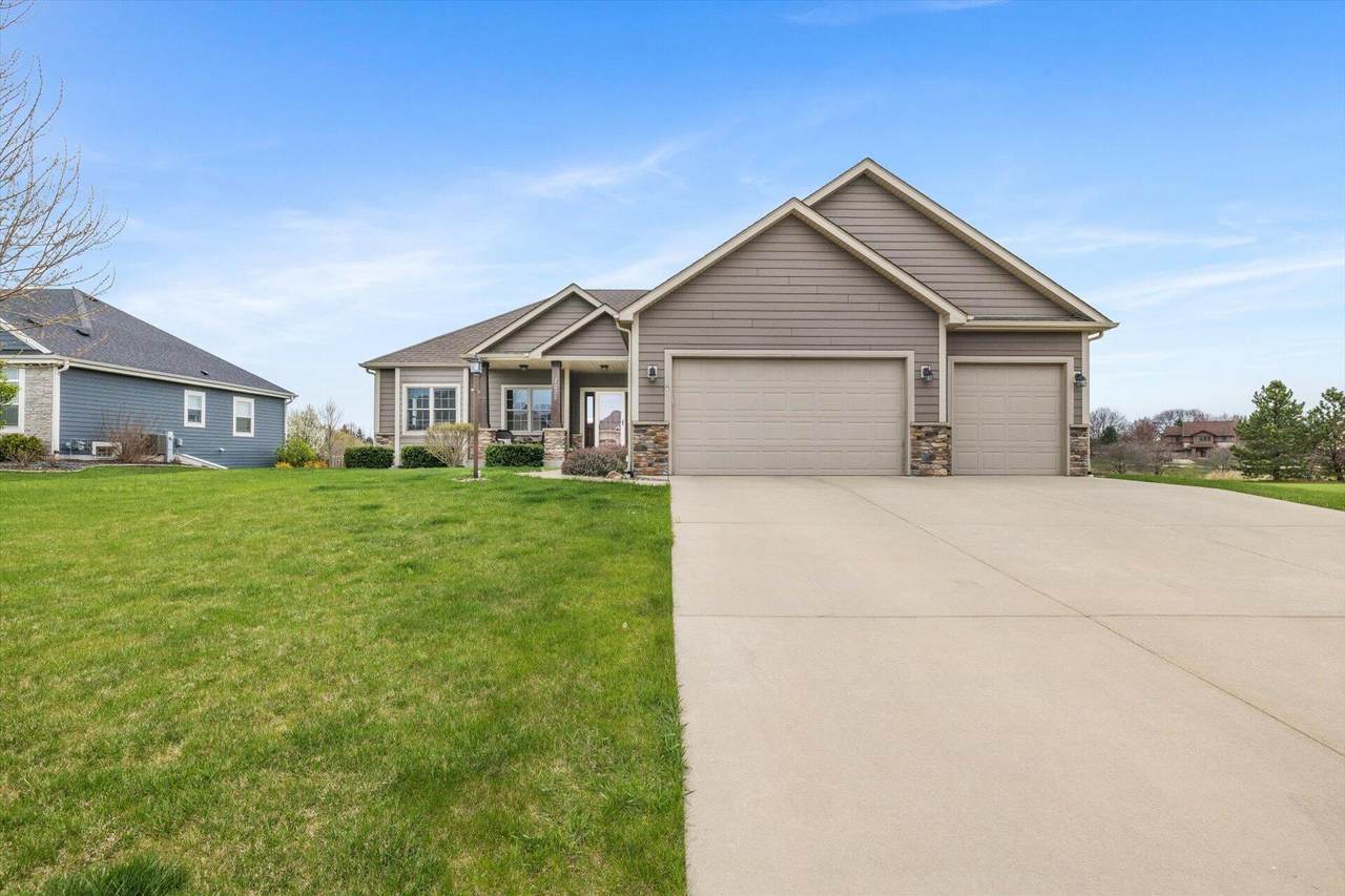 1035 Peach Tree Ln - Photo 1