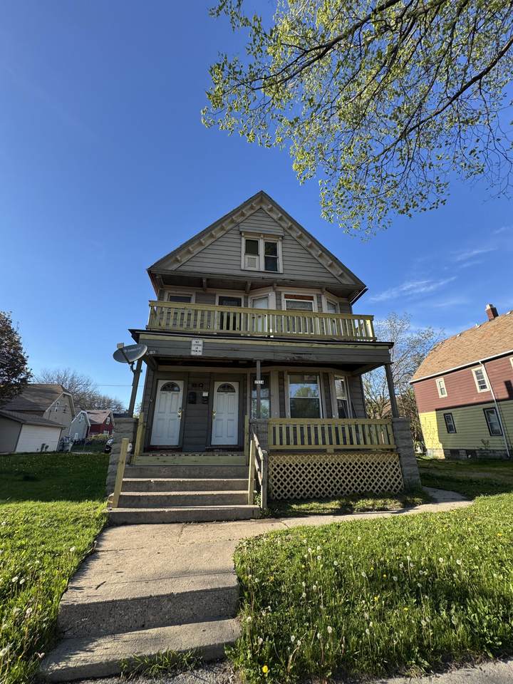 2514 Burleigh St - Photo 1