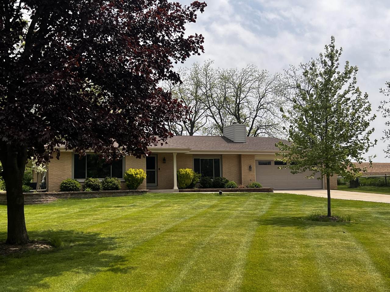 W243S10280 Meadow Cir - Photo 1
