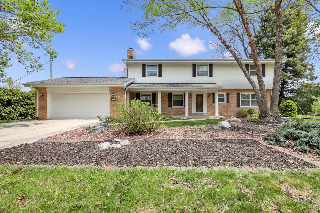 2820 Park Dr - Photo 1