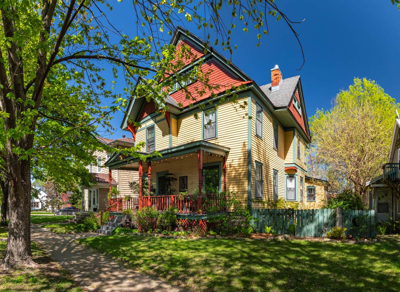 207 9th St - Photo 1