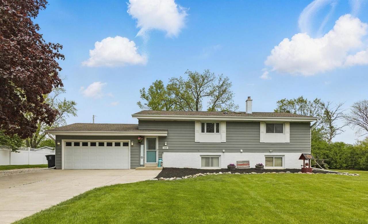 11560 James Ave - Photo 1
