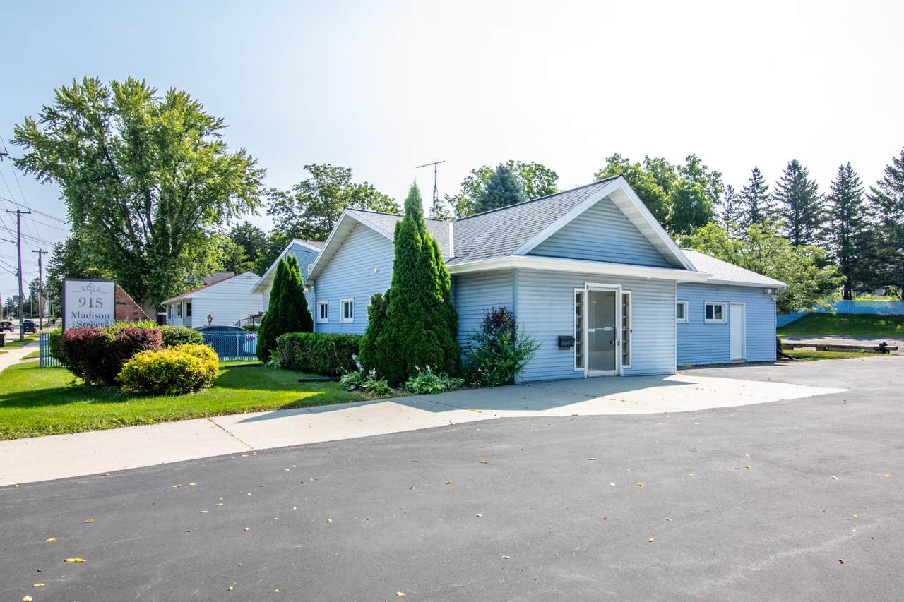 915 Madison St - Photo 1