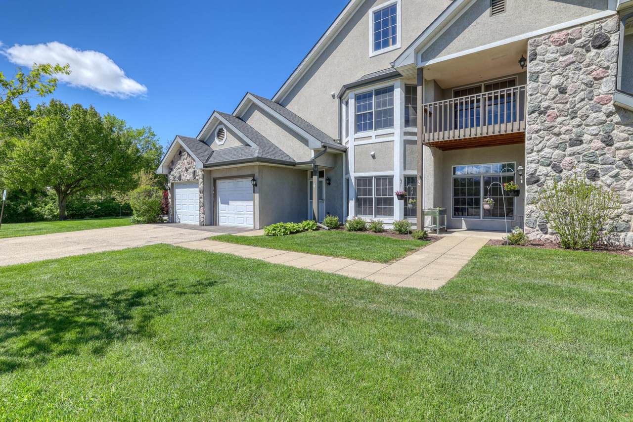 N30W23035 Pineview Cir - Photo 1