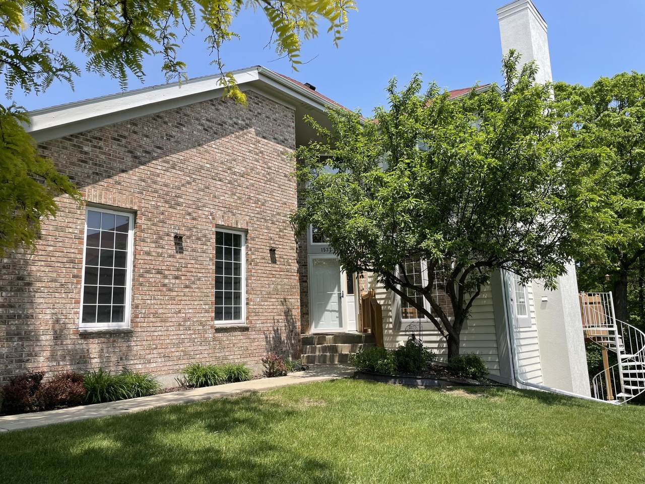 1537 Highland Dr - Photo 1