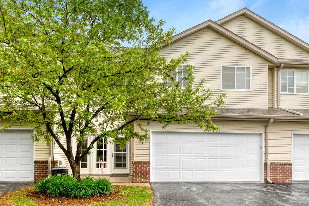2422 Fox River Pkwy - Photo 1