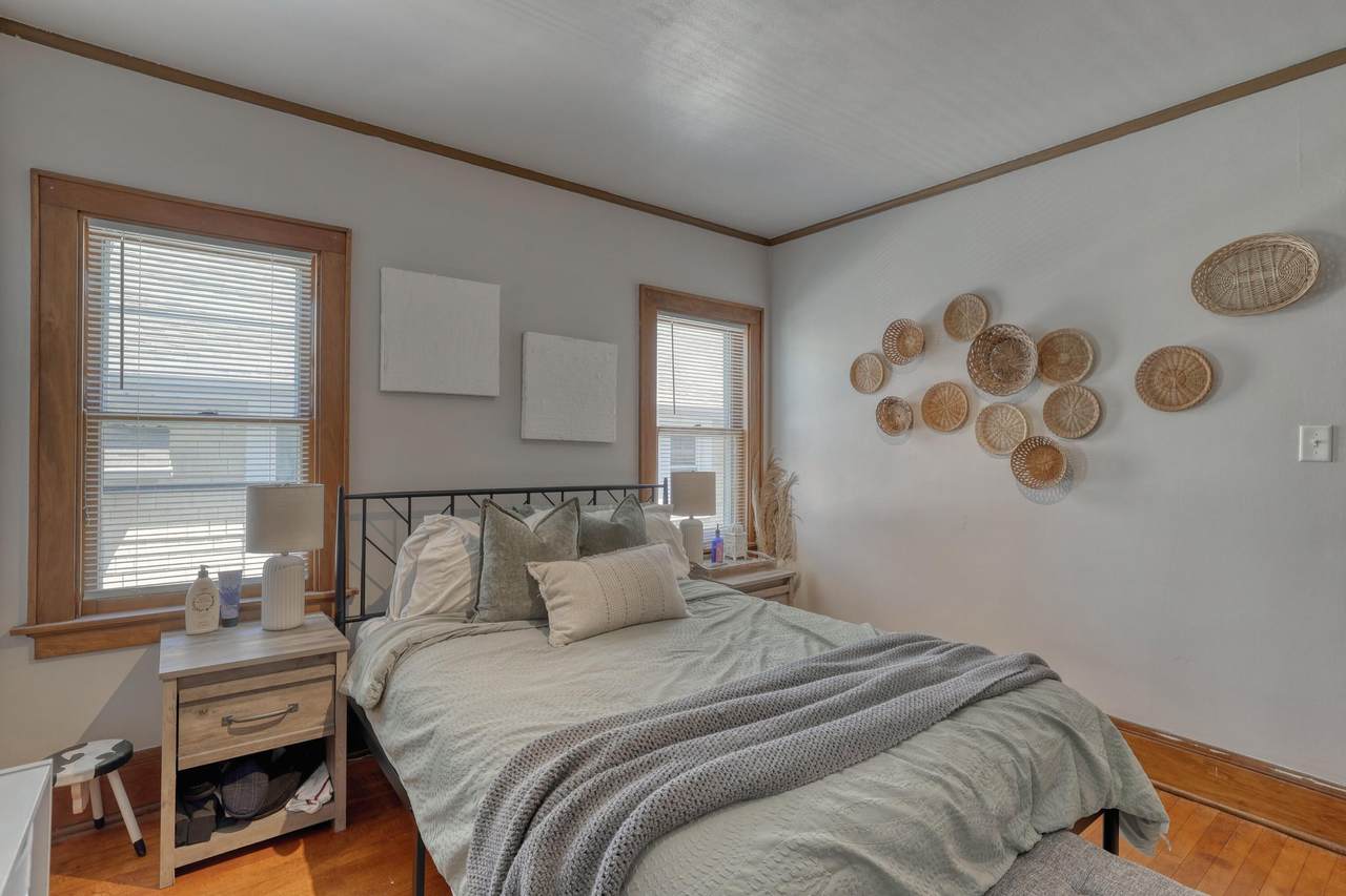 2116 60th St - Photo 1