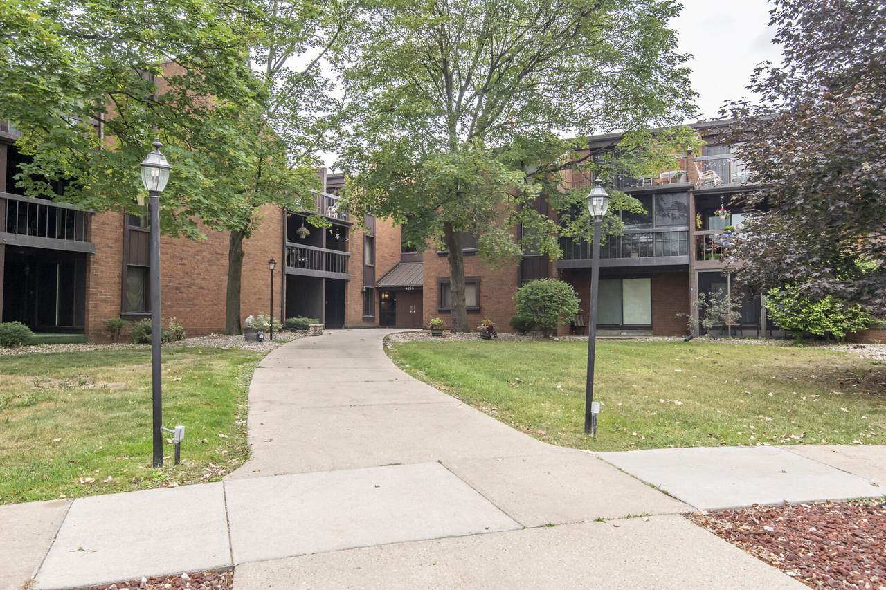 4215 100th St - Photo 1
