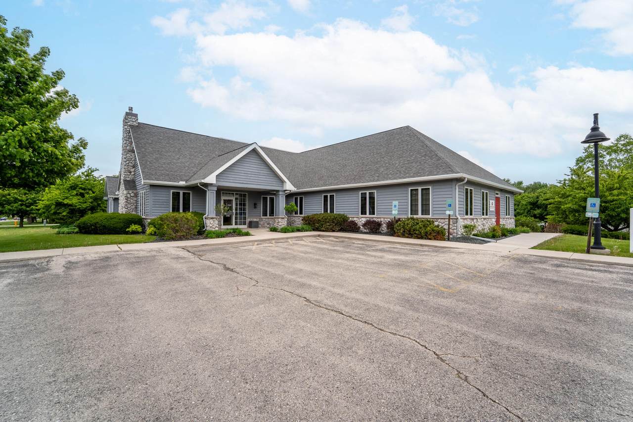 952 Park Ave - Photo 1