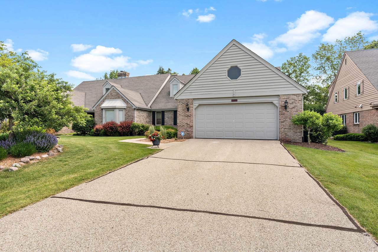 12332 Golf Dr - Photo 1