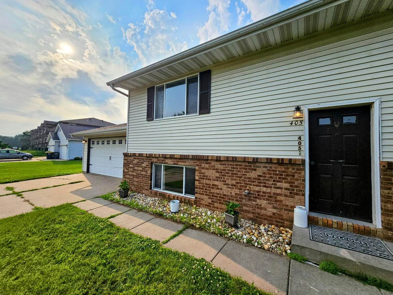 405 Cedar Bird Ln - Photo 1