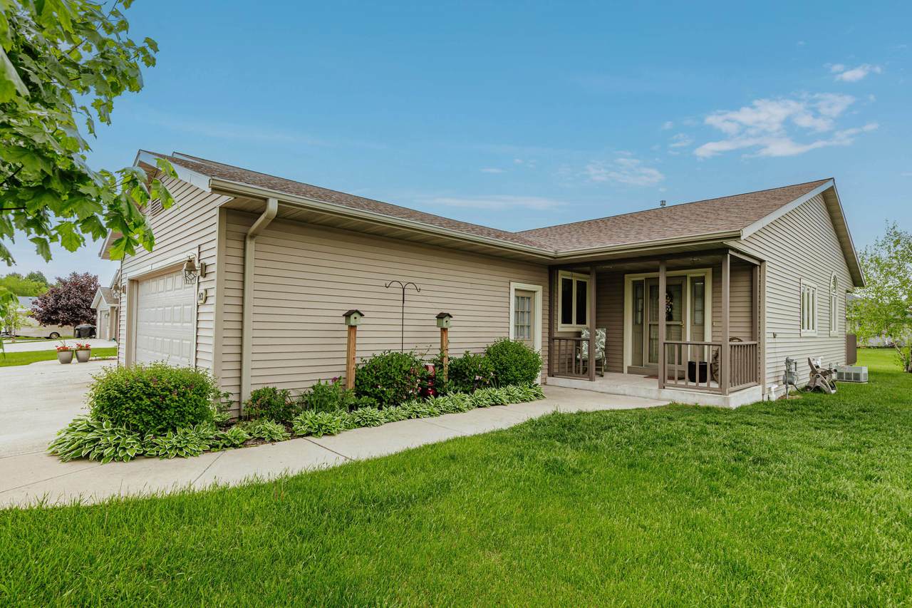 143 Parkview Ct - Photo 1