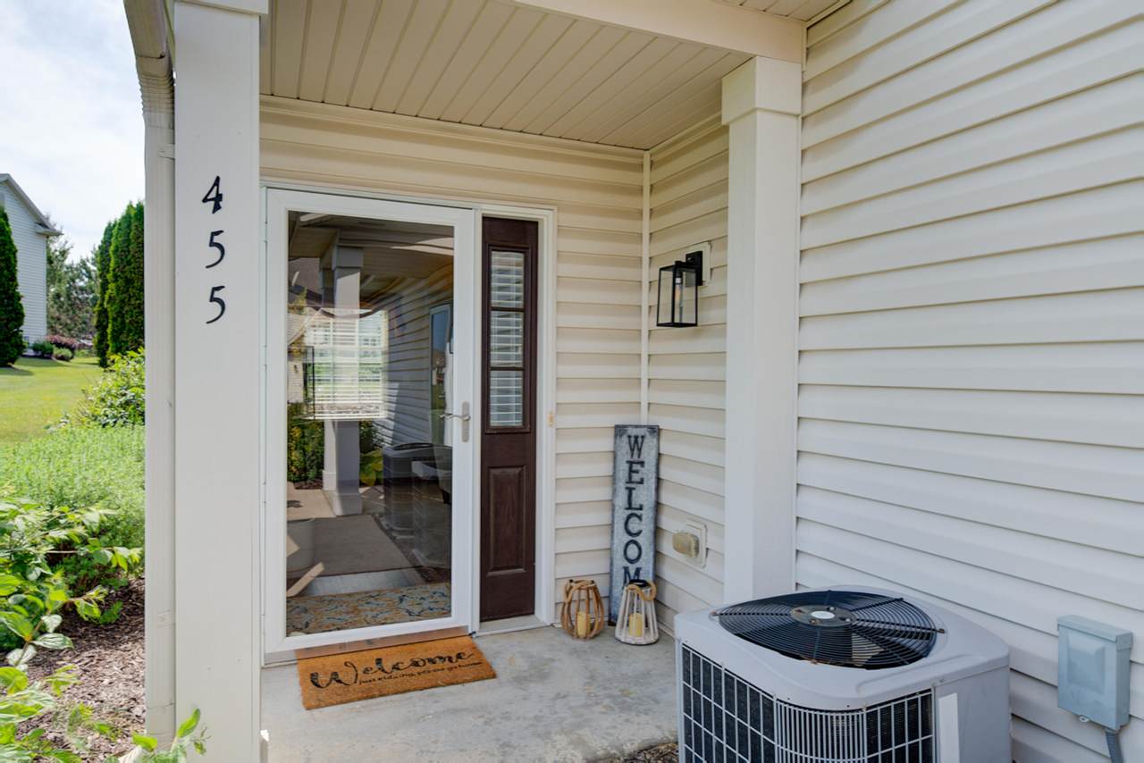 455 Cedar Ct - Photo 1