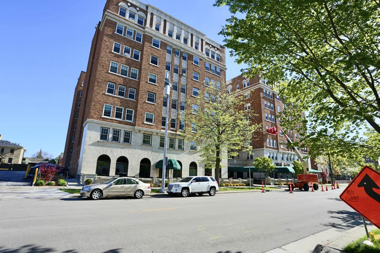 1028 Juneau Ave - Photo 1