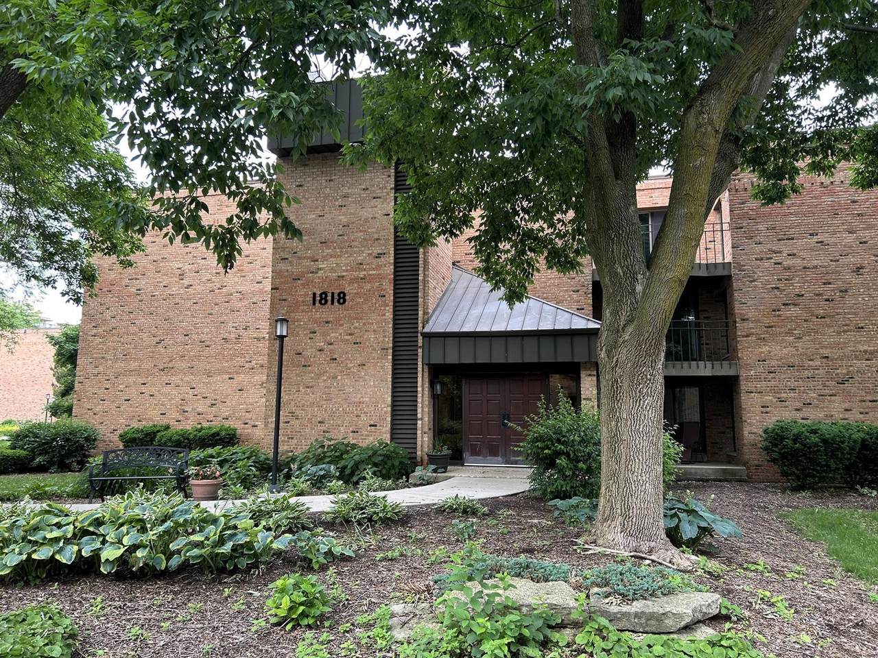 1818 Shorewood Blvd - Photo 1