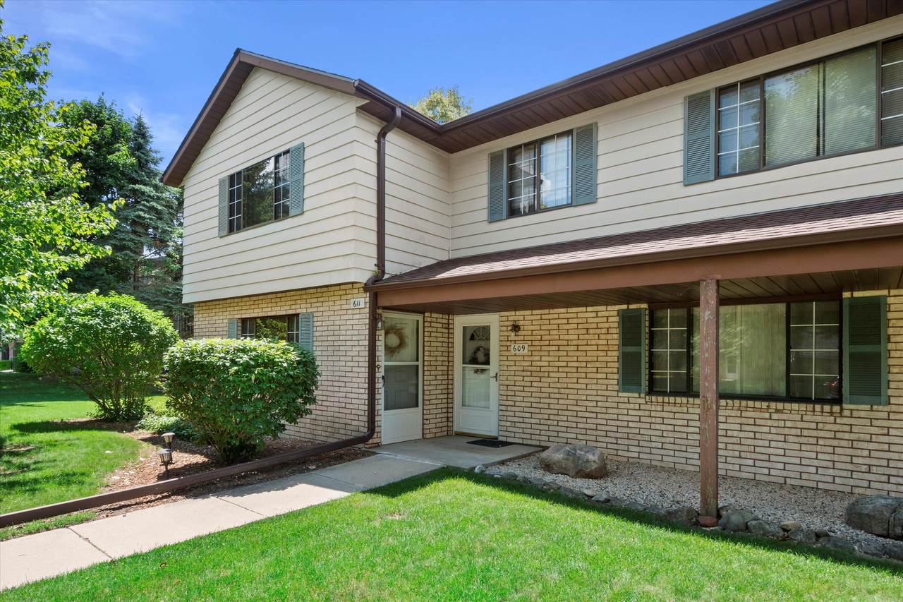 611 Dundee Ln - Photo 1