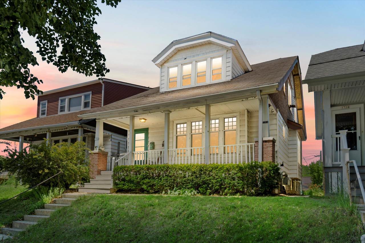 1720 Bennett Ave - Photo 1