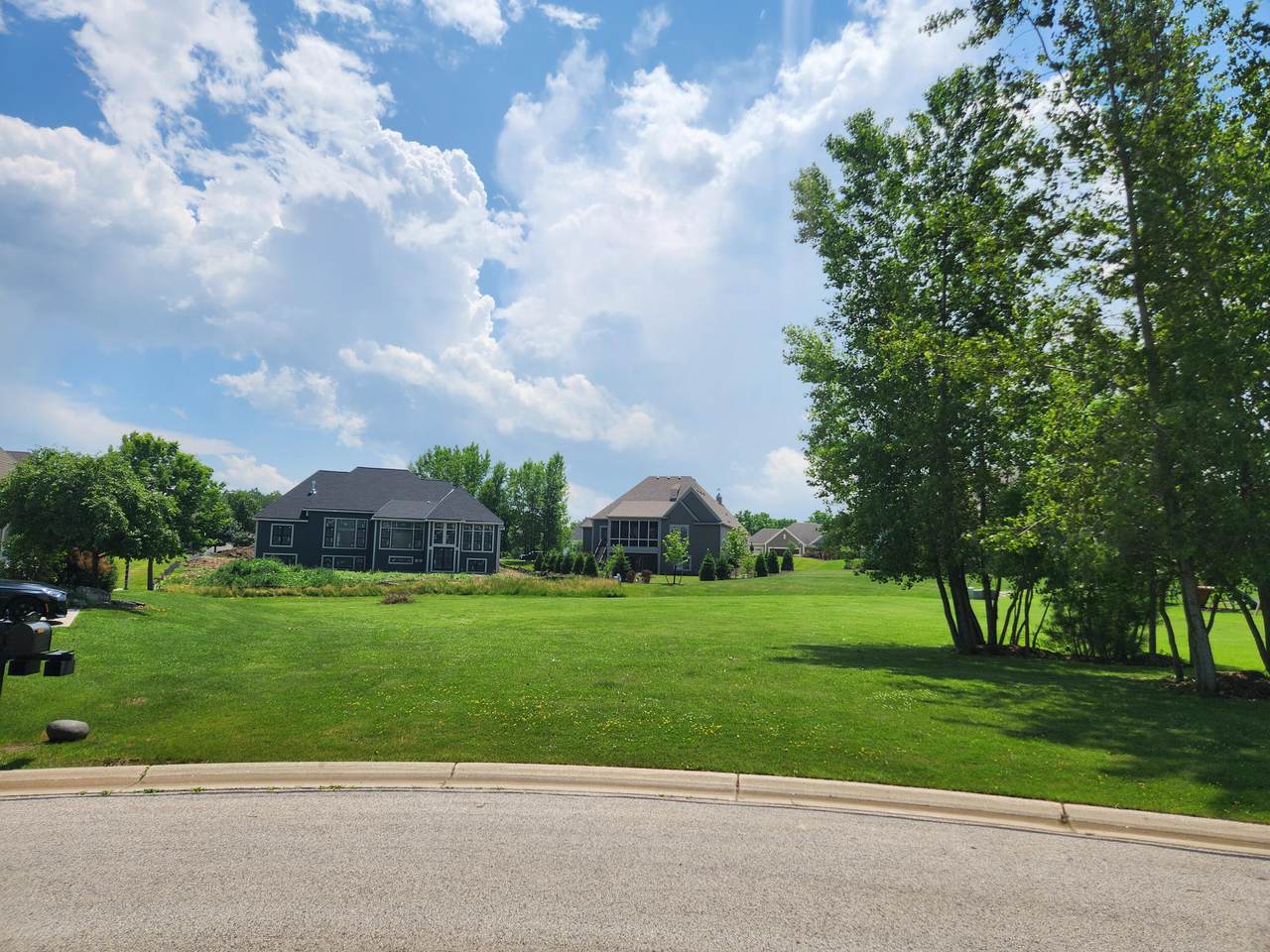 N19W24667 River Edge Ct - Photo 1