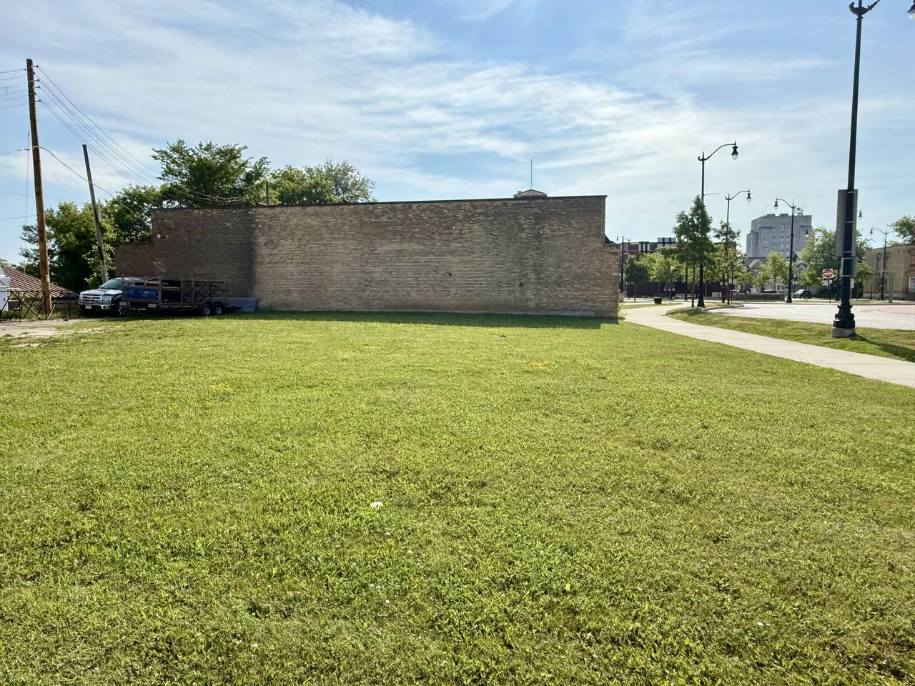 716 6th St - Photo 1