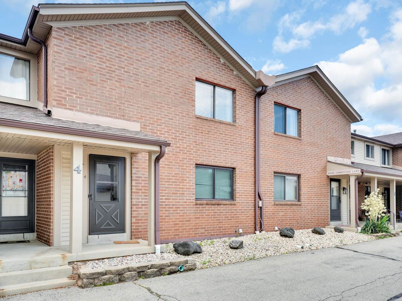 5640 Cambridge Ln - Photo 1
