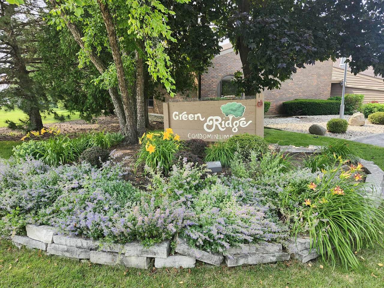 5720 Cambridge Cir - Photo 1