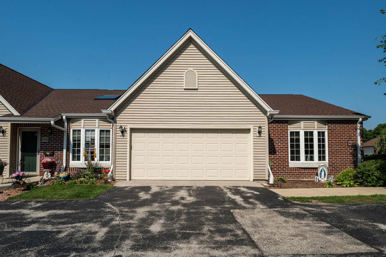 5201 Tuckaway Blvd - Photo 1