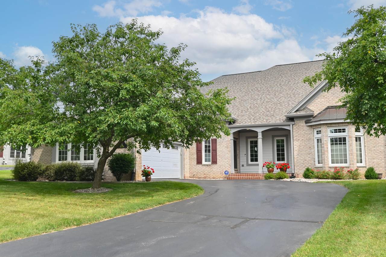 N35W22444 Wethersfield Ct - Photo 1