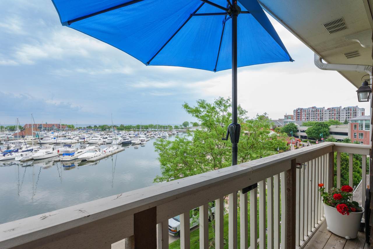 4 Gaslight Dr - Photo 1