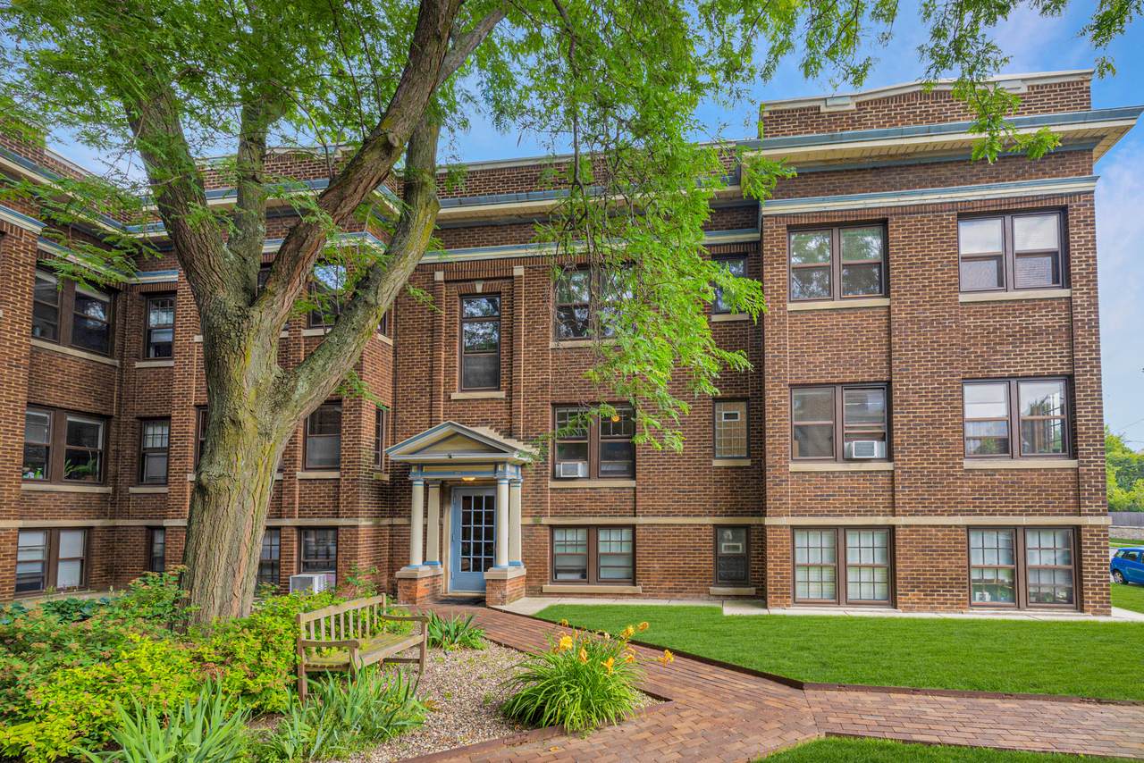 2537 Downer Ave - Photo 1