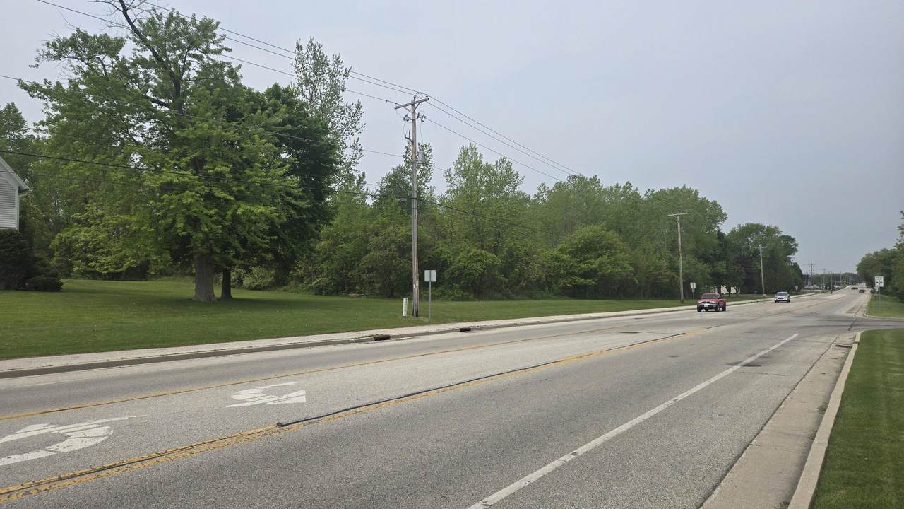 5023 Superior Ave - Photo 1