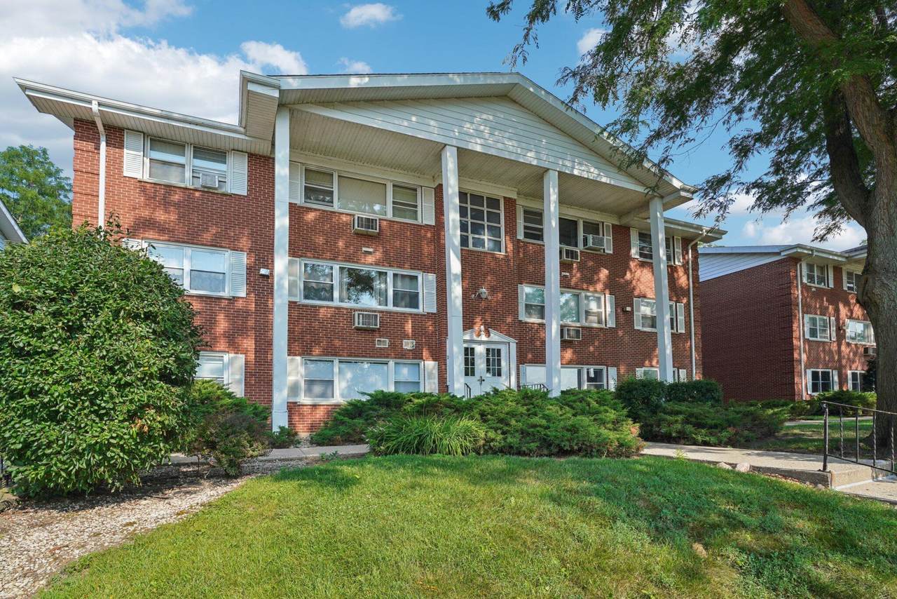 215 Country Club Dr - Photo 1