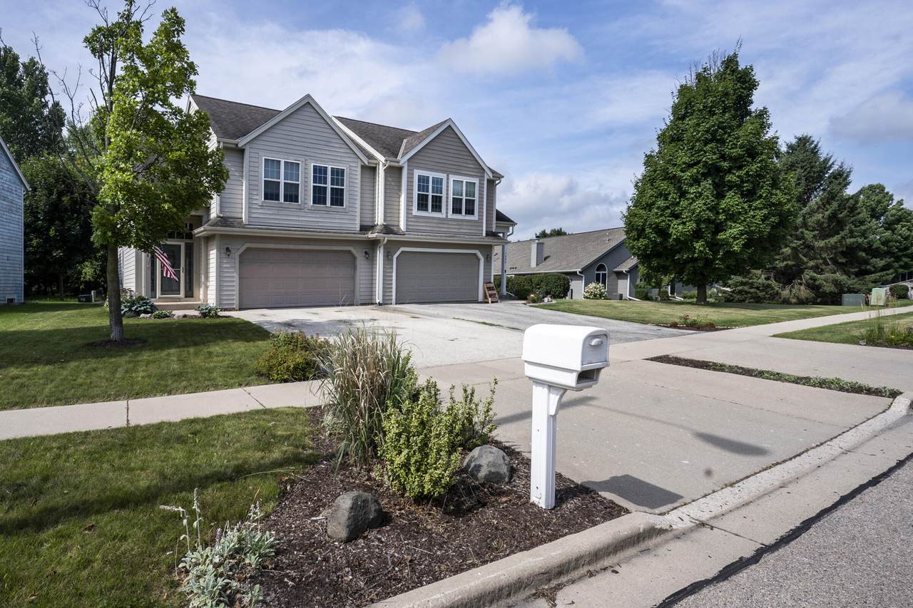 1406 Silverbrook Dr - Photo 1