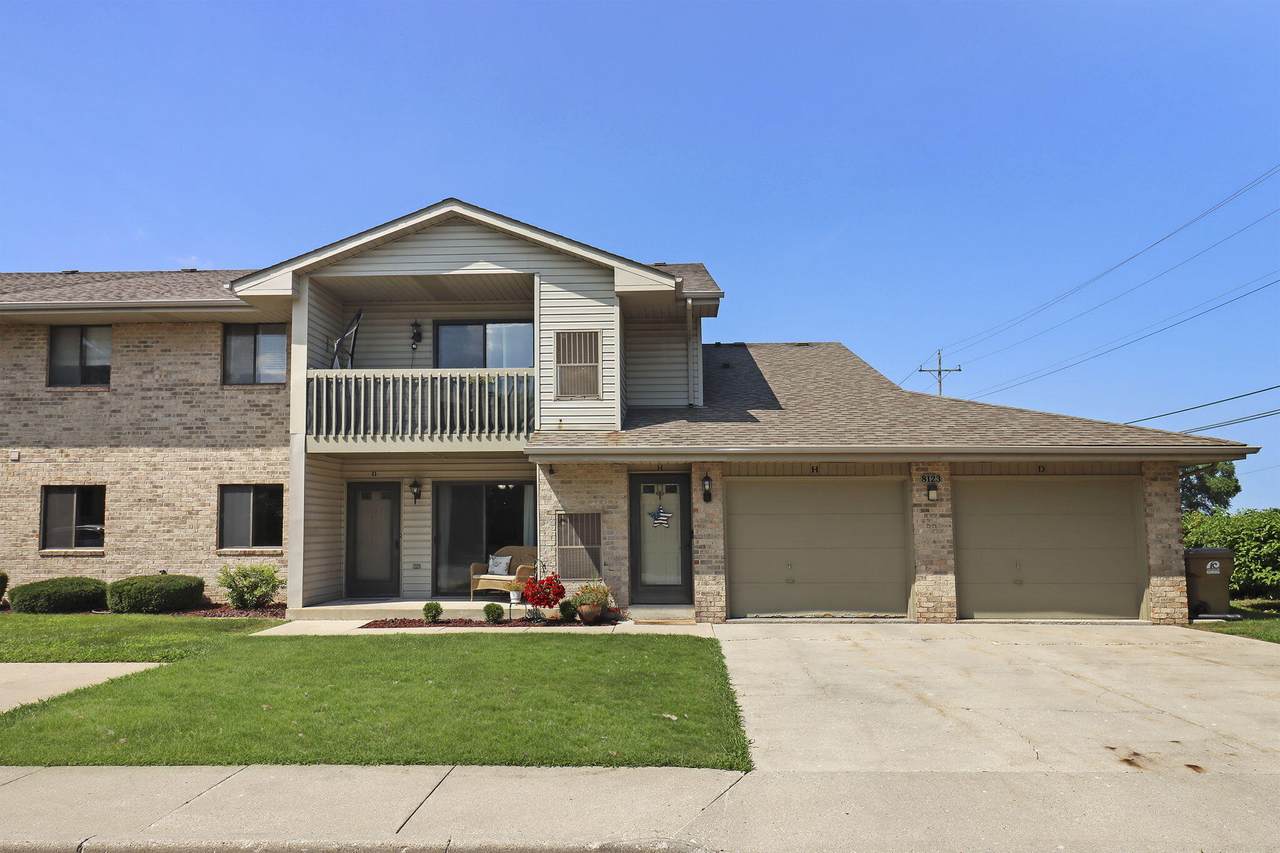 8123 40th Ave - Photo 1