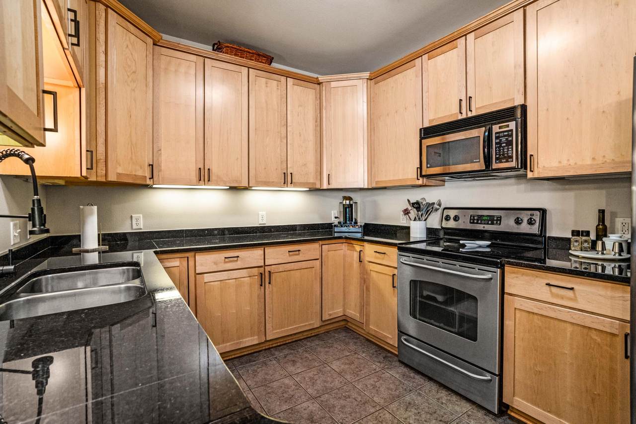 1888 Humboldt Ave - Photo 1