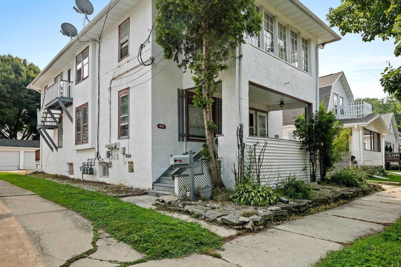 869 Division St - Photo 1