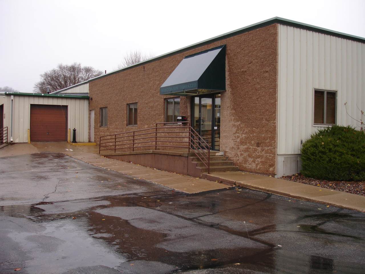 555 Braund St - Photo 1