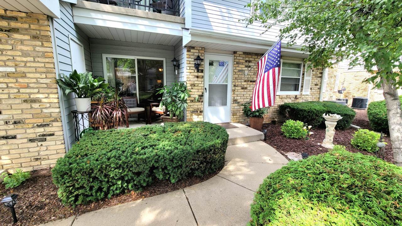 1021 Prairie Dr - Photo 1