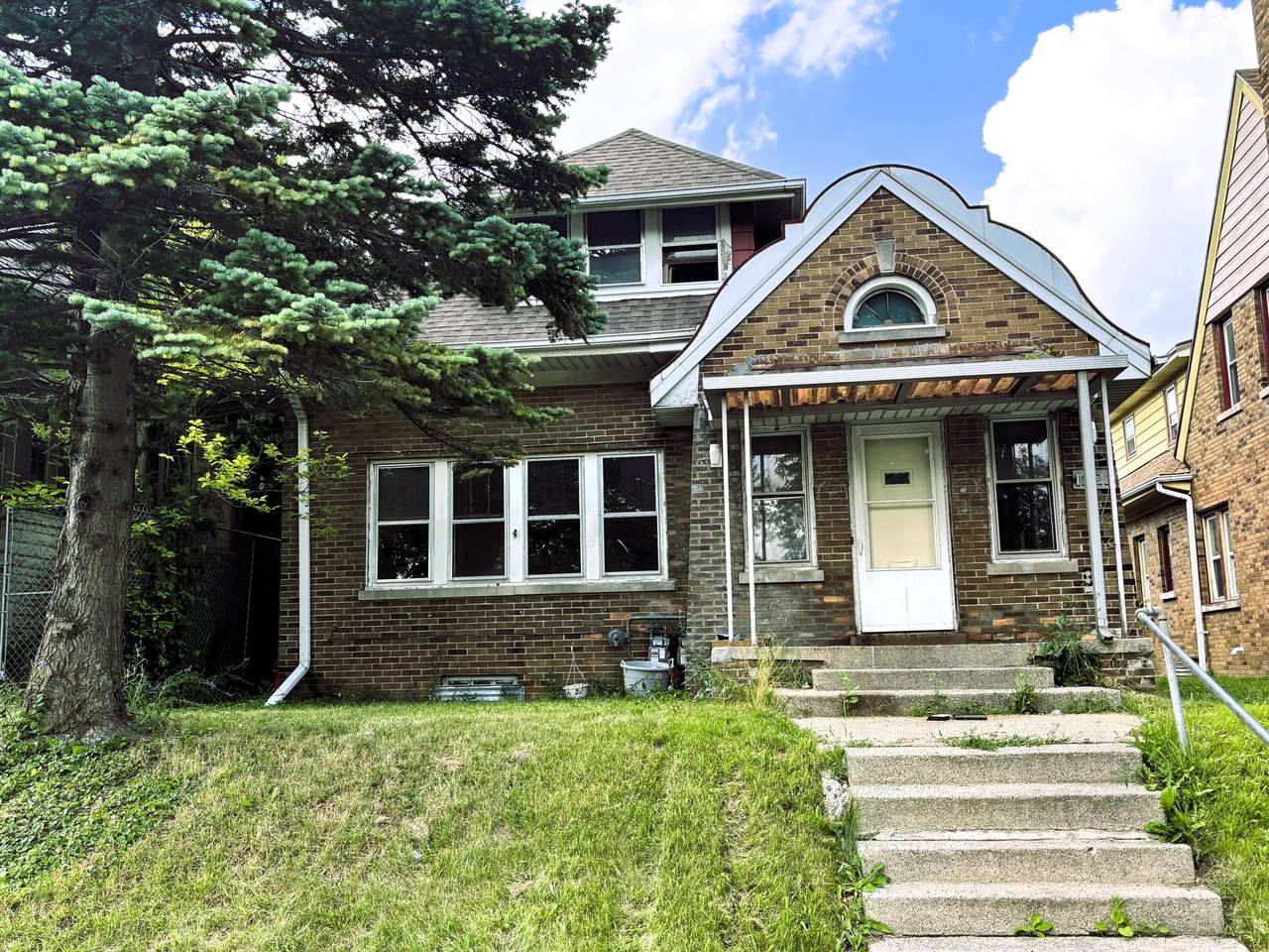 1222 Capitol Dr - Photo 1