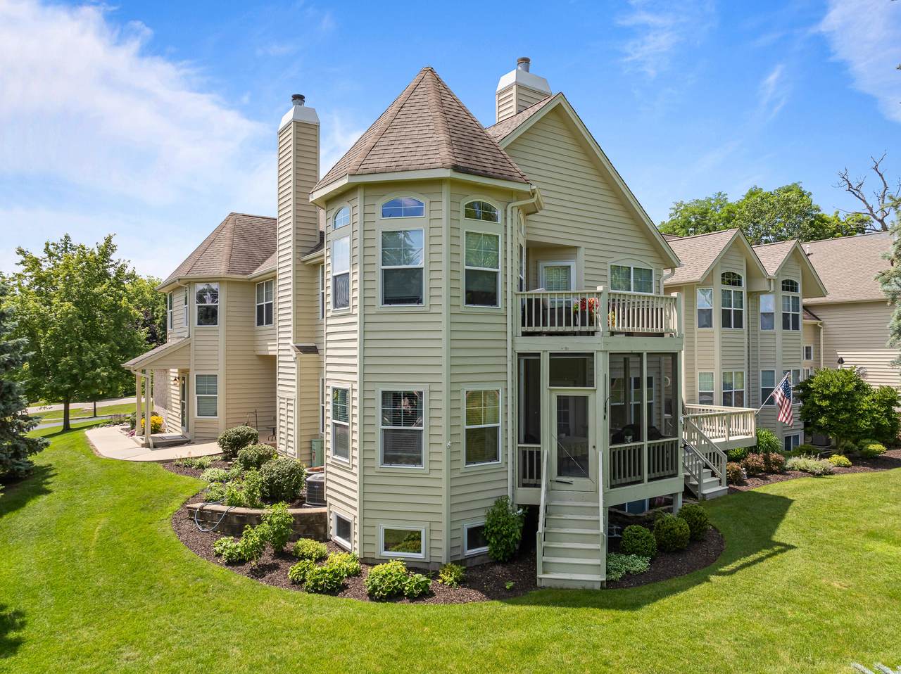 1018 Terrace Ct - Photo 1