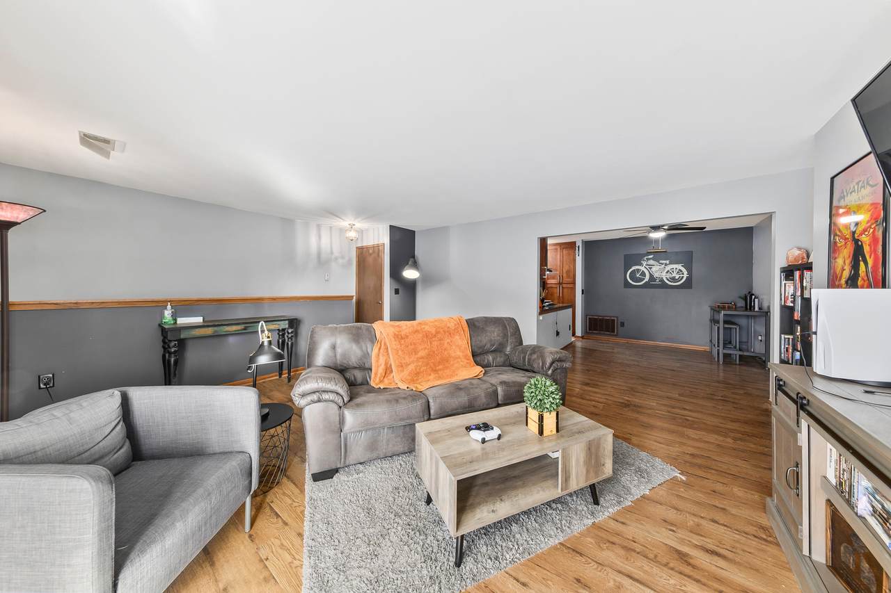 3545 Oakshire Dr - Photo 1